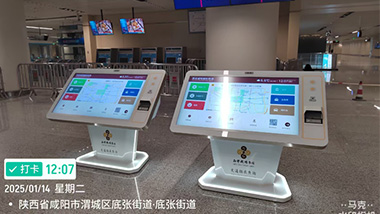 55寸自助終端機在西安機場應用案例